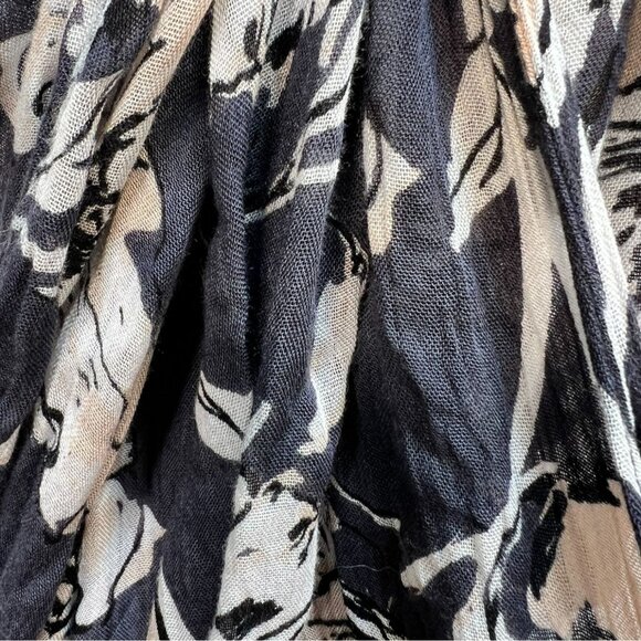 Banana Republic Womens Floral Crinkle  Lightweight Scarf Black & Beige Casual - Picture 3 of 6